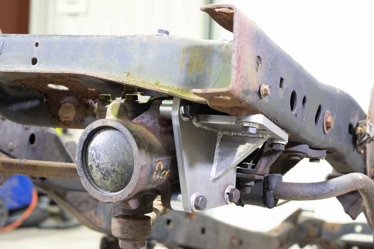 Fishbone Offroad Steering Box Mount for 1976-1986 Jeep CJ FB26318