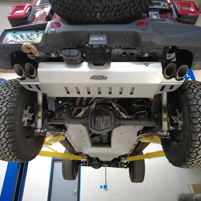 JLU 392 MUFFLER & TIP SKID