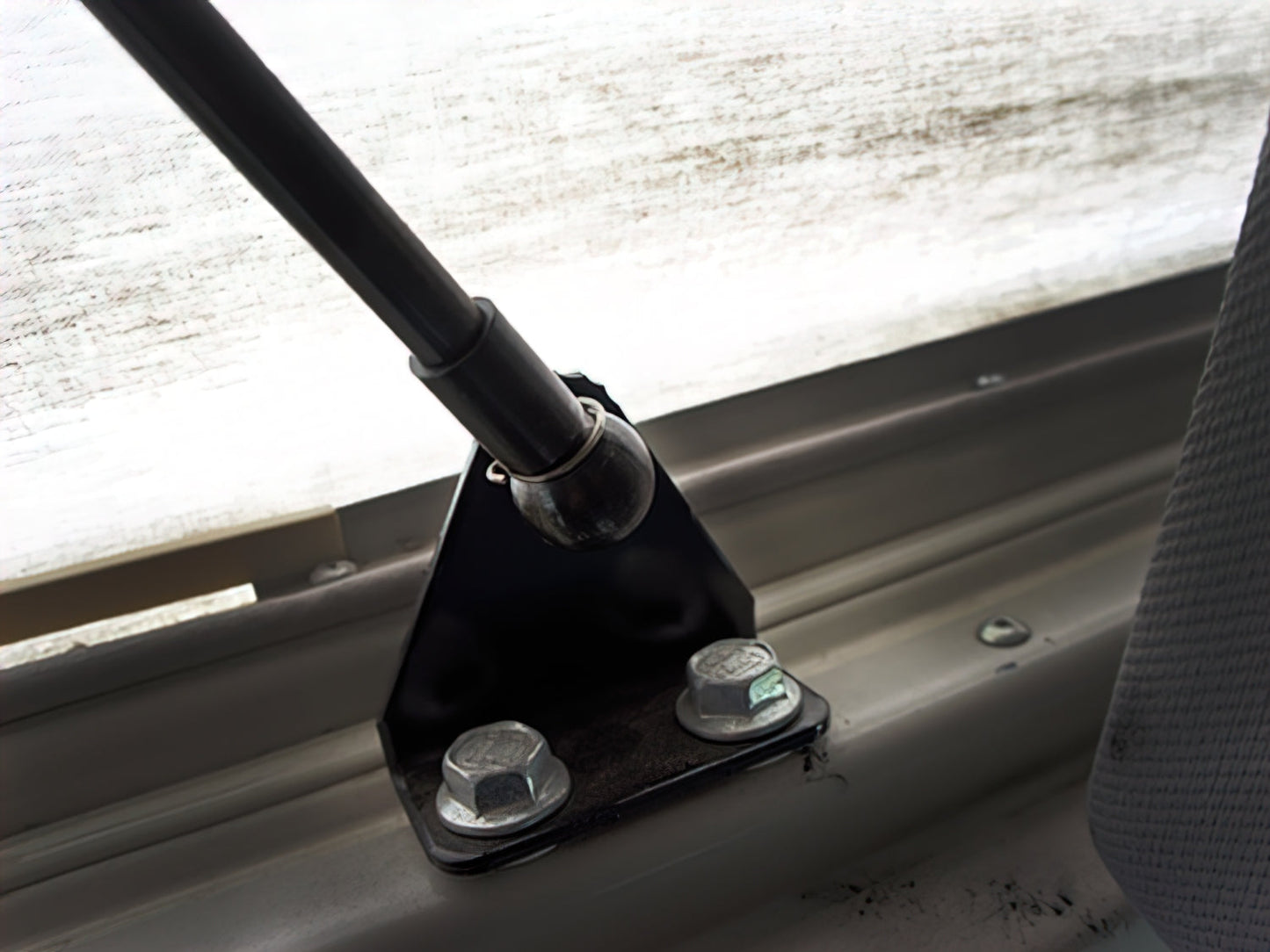 Safety Clip for Pop-Top Strut