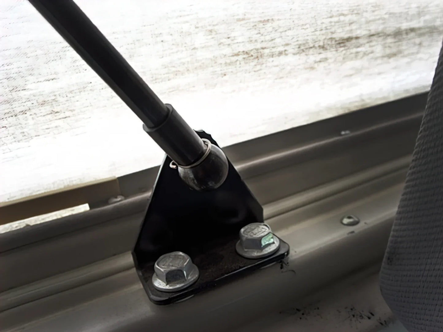 Safety Clip for Pop-Top Strut