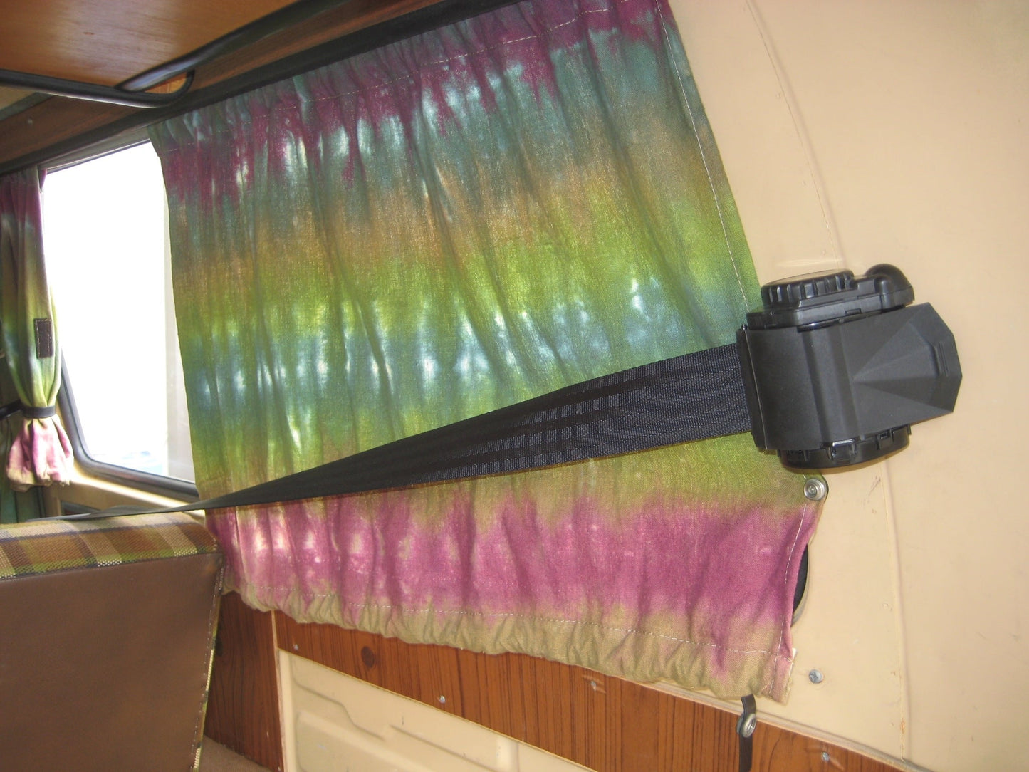 3-Point Retracting Seat Belt (Rear Seat, Driver or Passenger Side)