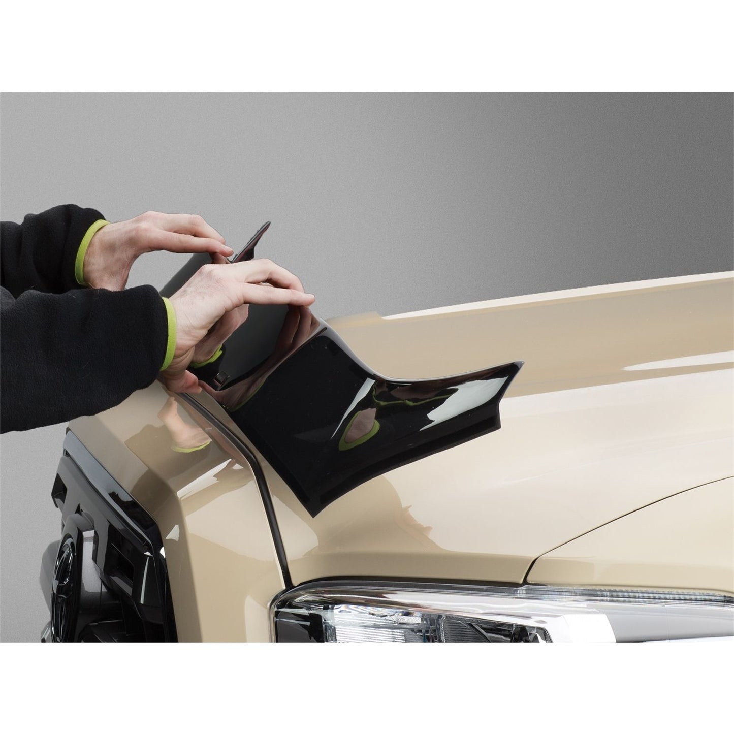 WeatherTech Low Profile Aerodynamic Hood Protector 55094