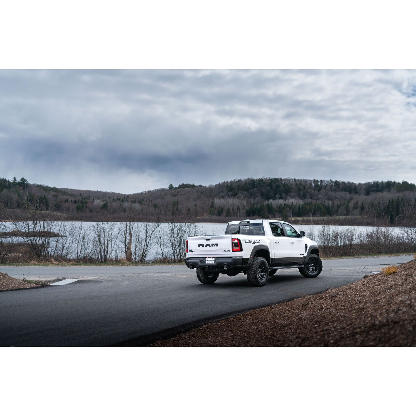 MBRP Exhaust 3in. Cat Back; Dual Split Rear; T304 with Carbon Fiber Tips S51543CF