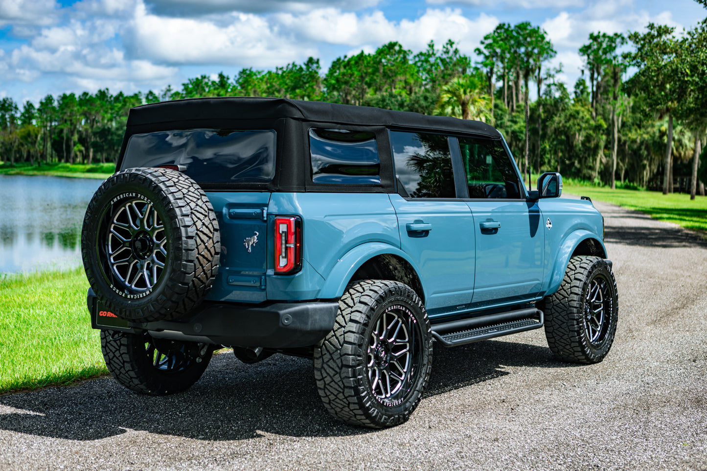 Dominator Xtreme D1 Side Steps With Rocker Panel Mounting Bracket Kit