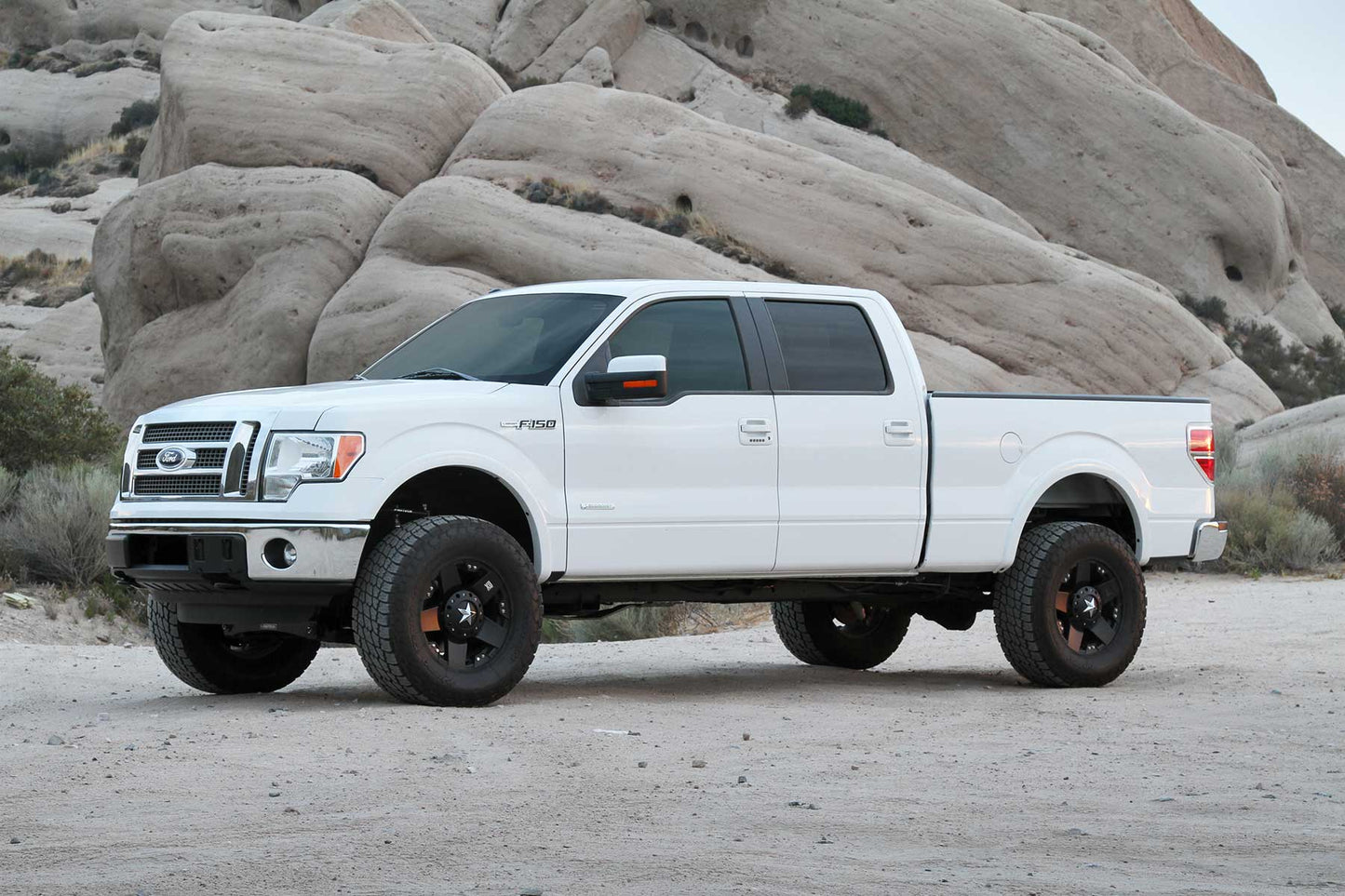 Fabtech 4" PERF SYS W/DLSS 2.5 C/O RESI & RR DLSS 2009-13 FORD F150 4WD K2198DL