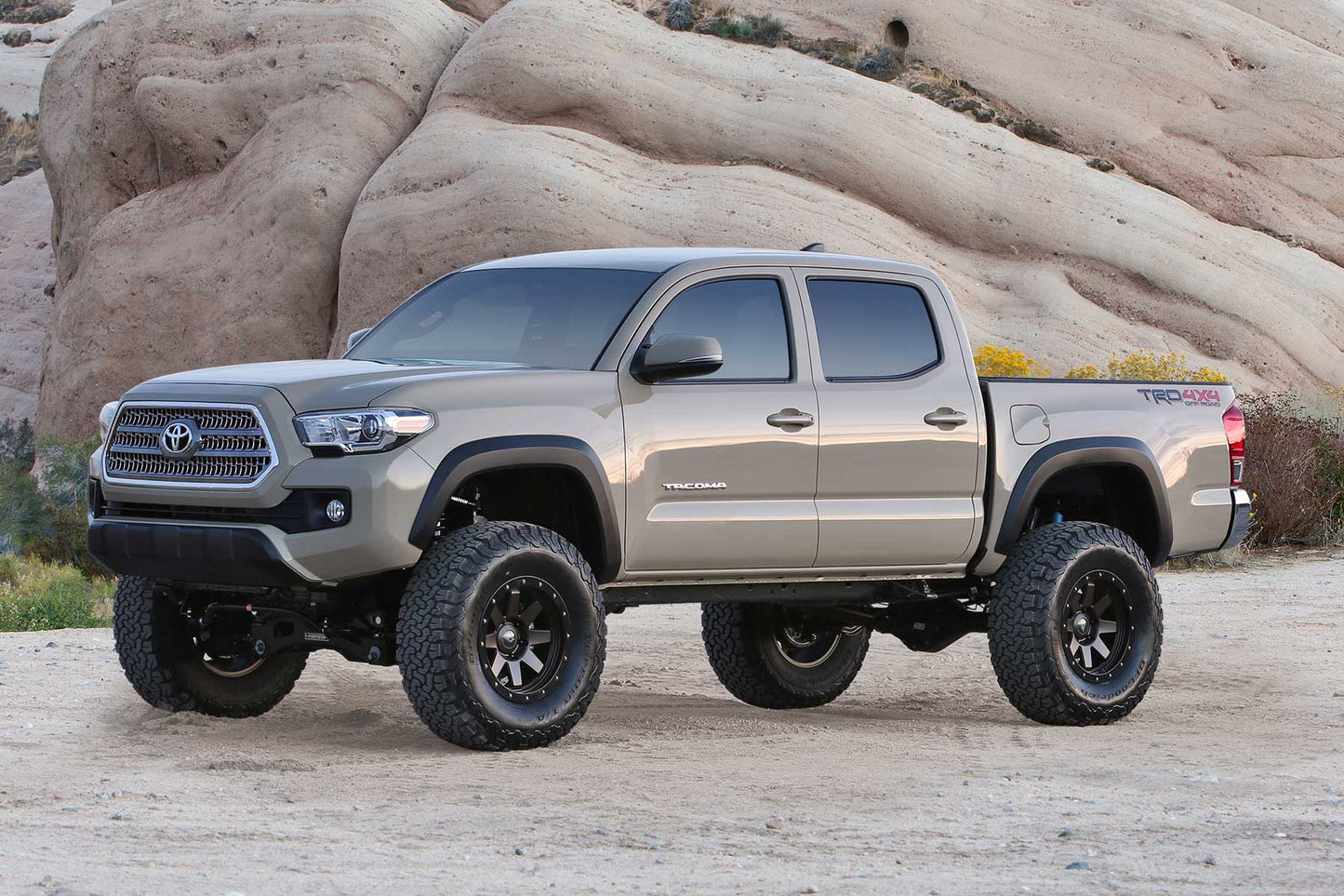 Fabtech 6" PERF SYS W/DLSS 2.5C/O RESI & RR DLSS RESI 2016-21 TOYOTA TACOMA 4/2WD 6 LUG K7049DL