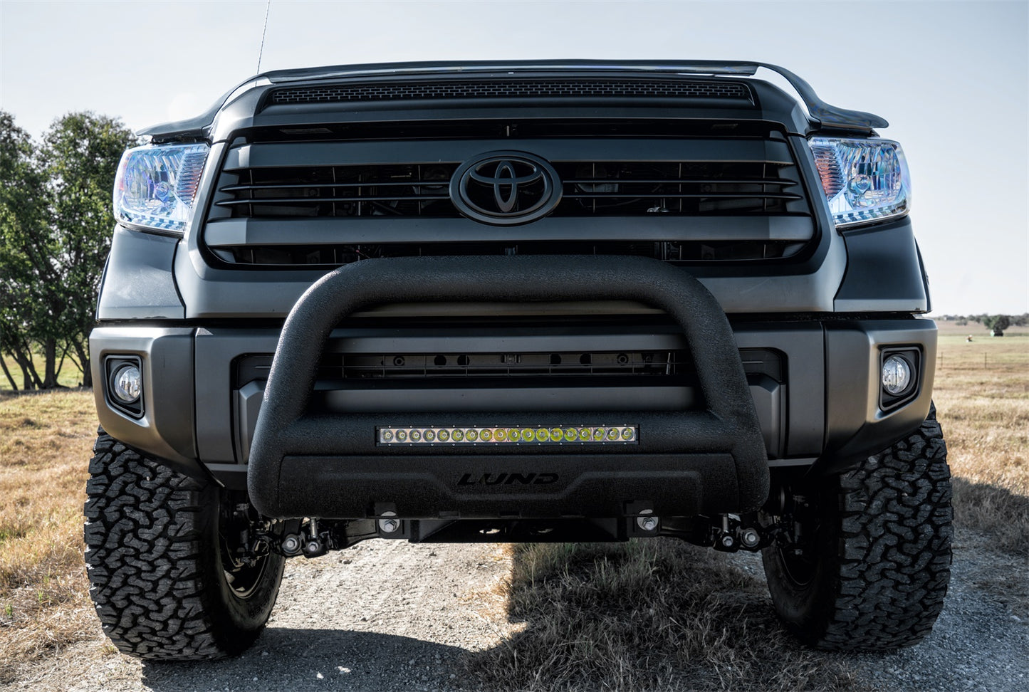 Lund 47121213 Black Bull Bar With Integrated 20 Inch LED Light Bar For 2016-2022 Toyota Tacoma