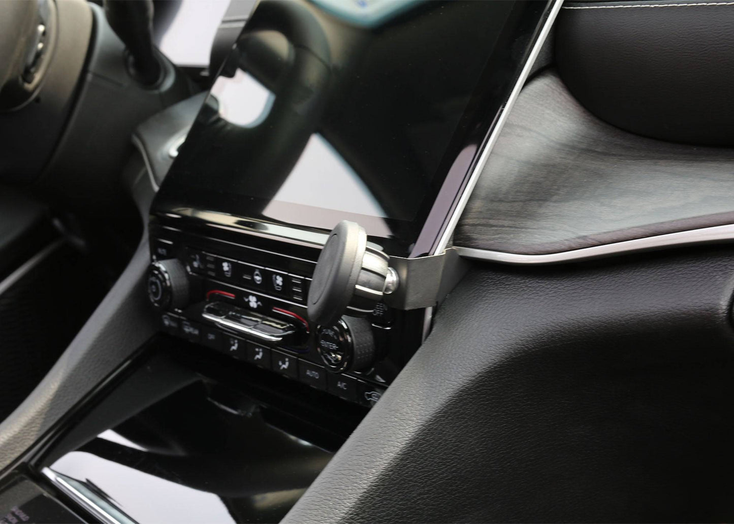 Direct Fit Phone Mount: Jeep Grand Cherokee WL (2021+)