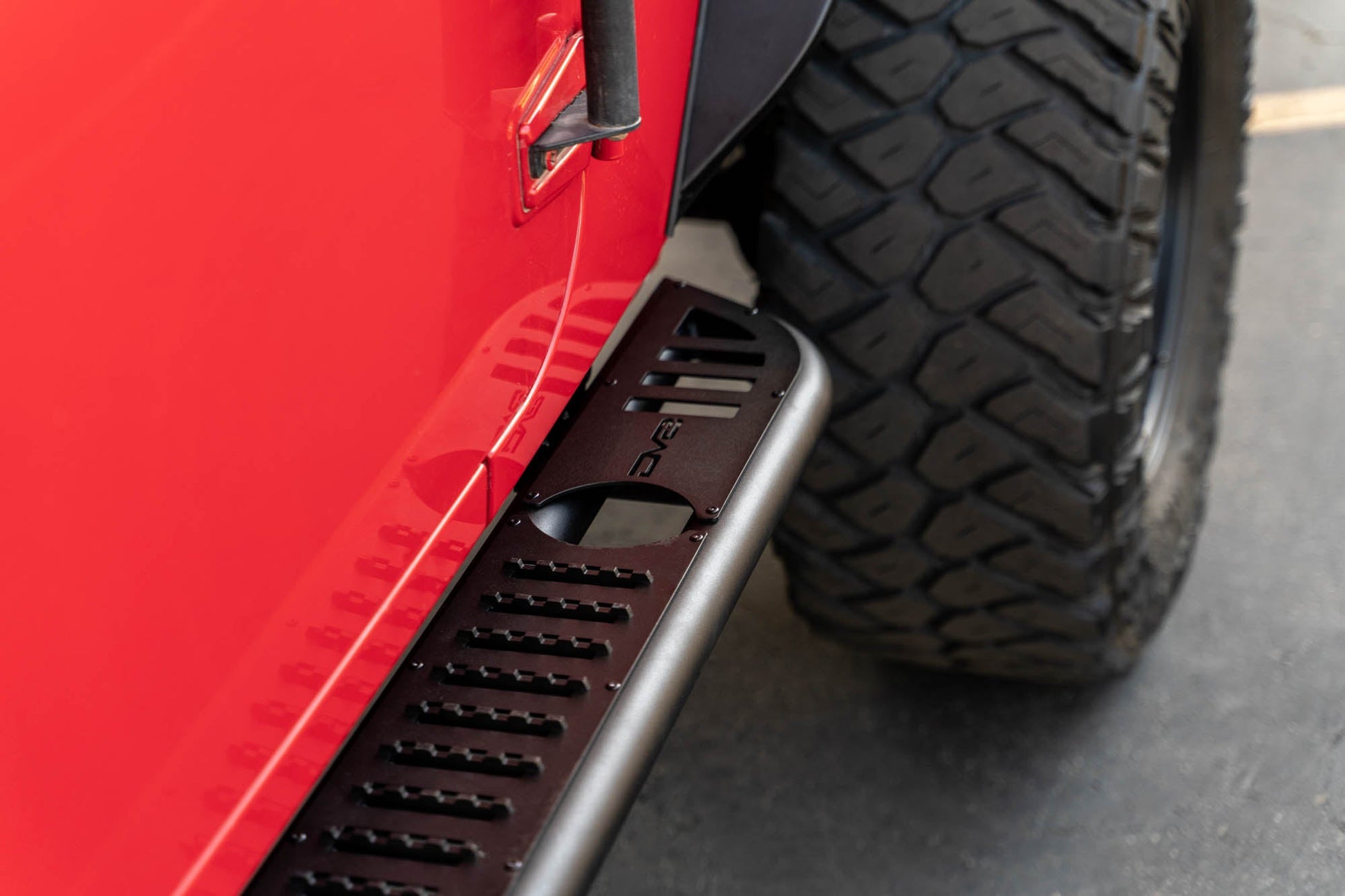 Anti-slip step on the OE Plus Side Steps for the 2007-2018 4-Door Jeep Wrangler JK