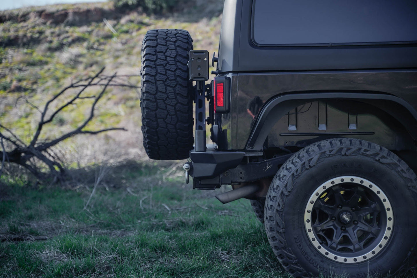 Mounting to the bumper with the Tire Carrier for 2007-2018 Wrangler JK MTO Bumper