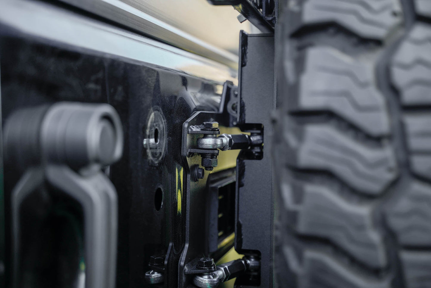 Dual Heim hinges on the Tire Carrier for 2007-2018 Wrangler JK MTO Bumper