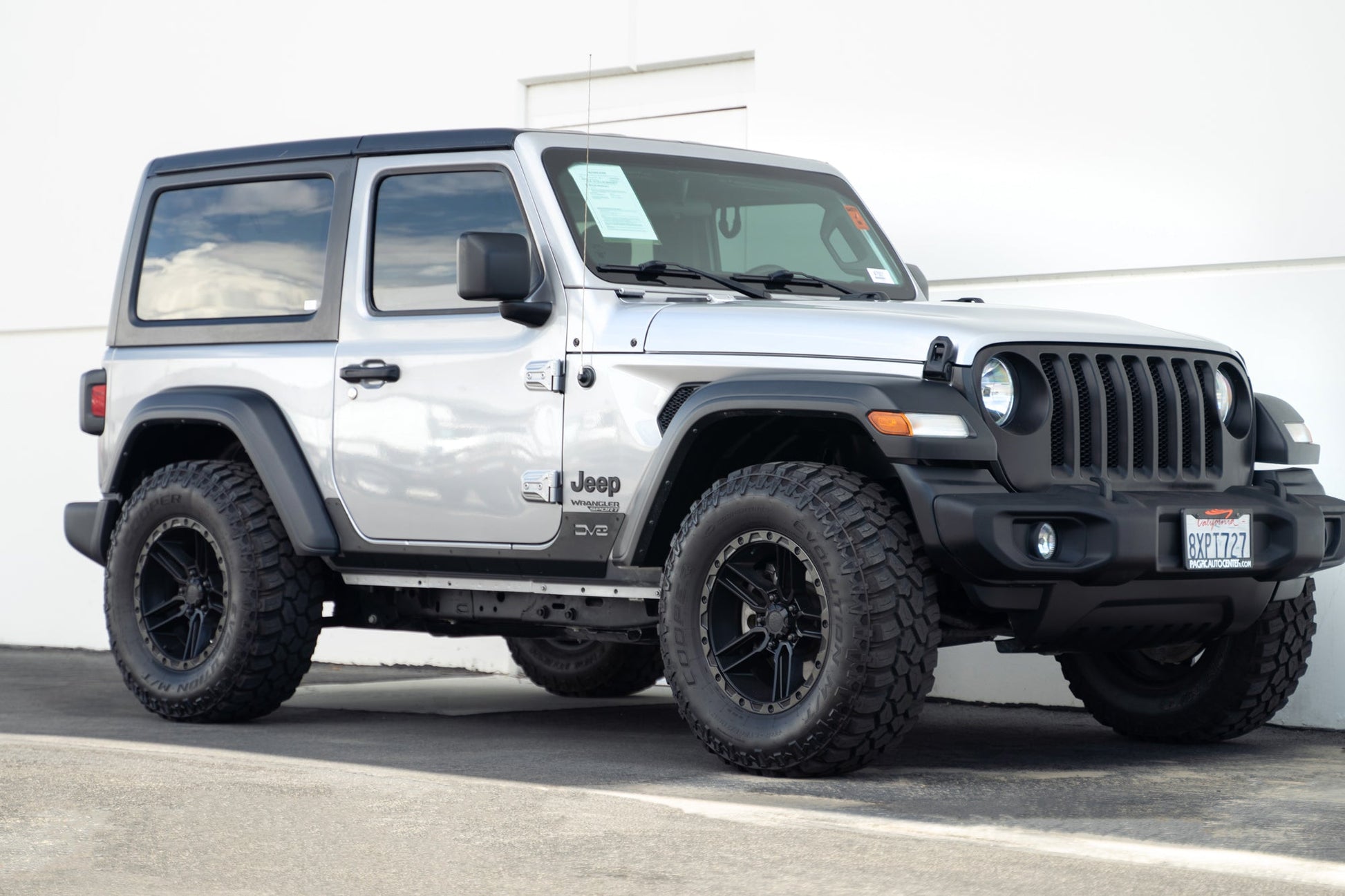 front-angle shot of 2018-2023 Jeep Wrangler JL 2-Door Rock Skins