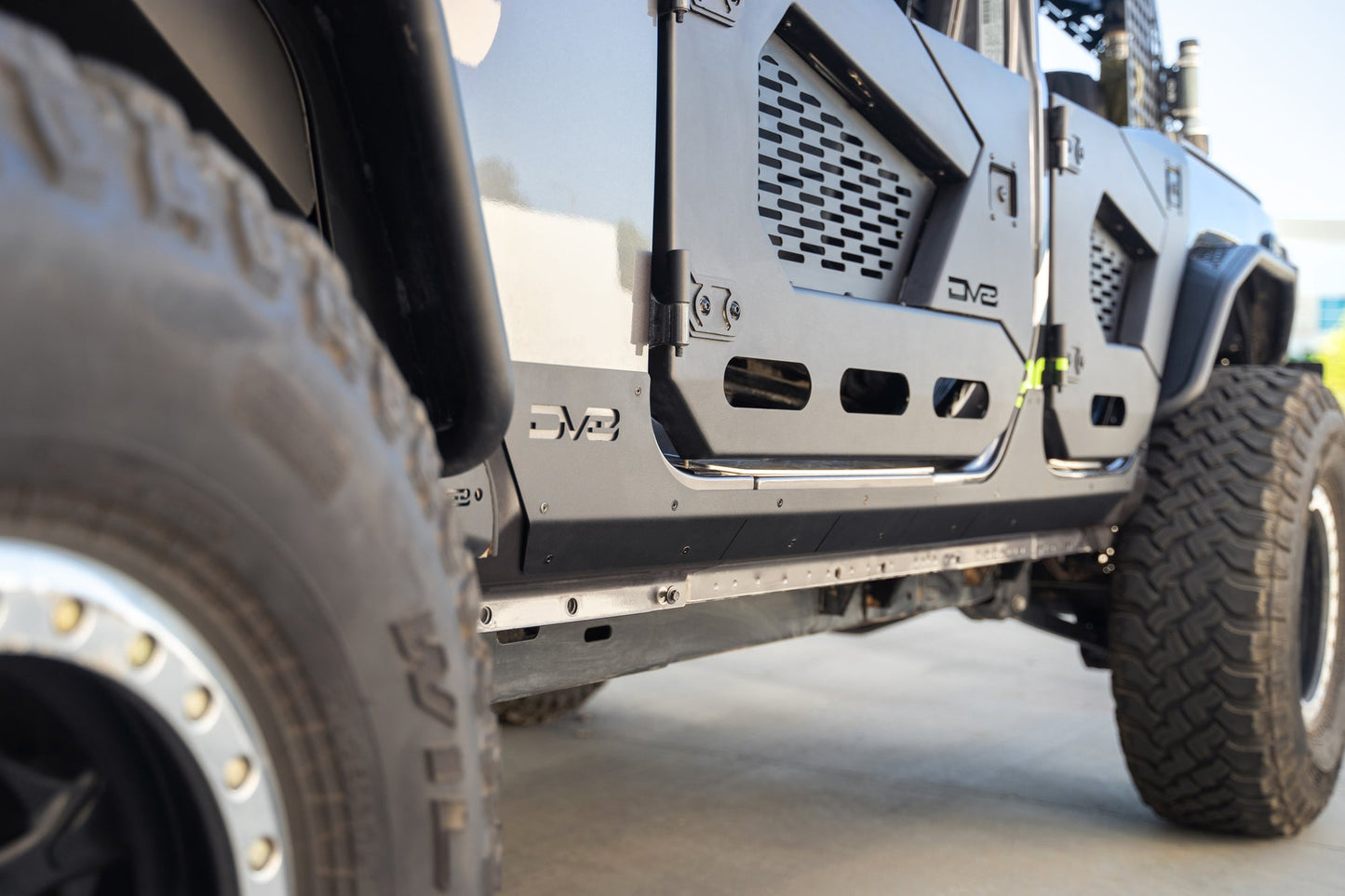 Front angle view of 2018-2023 Jeep Wrangler JL 4-Door Rock Skins