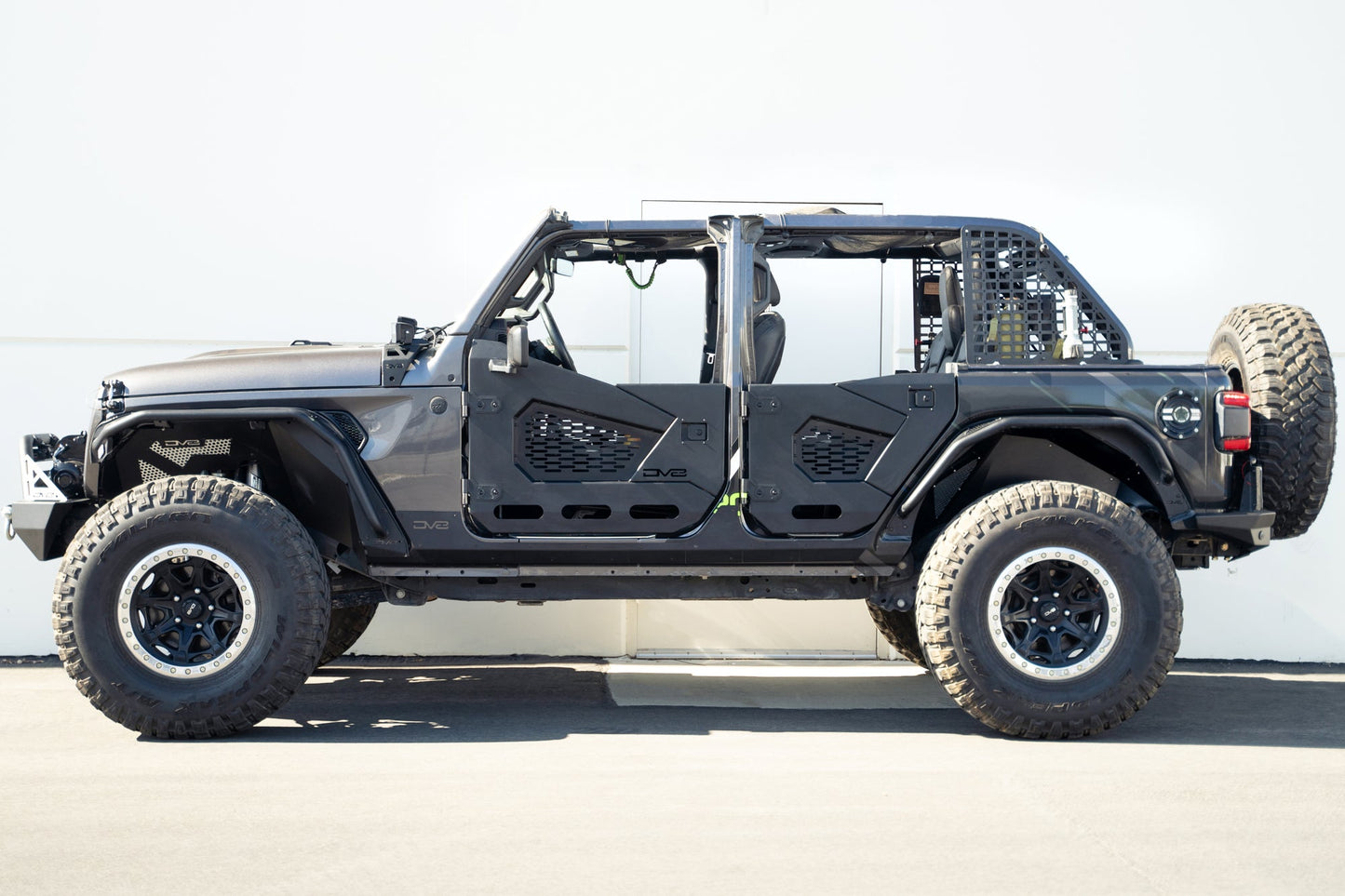 Side profile with 2018-2023 Jeep Wrangler JL 4-Door Rock Skins installed