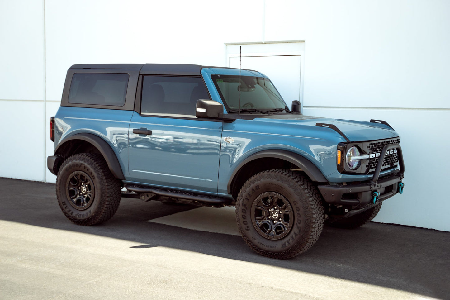 2021-2023 Ford Bronco 2-Door Pinch Weld Covers with steps installed