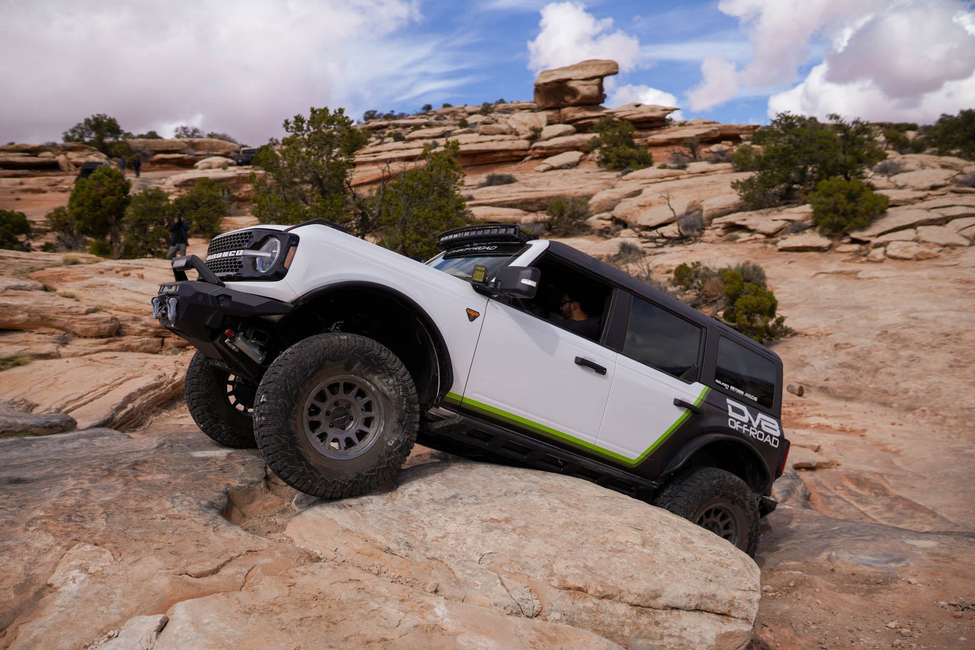 Intense Rock Climbing with the 2021-2024 Ford Bronco FS-15 4-Door Rock Sliders V2