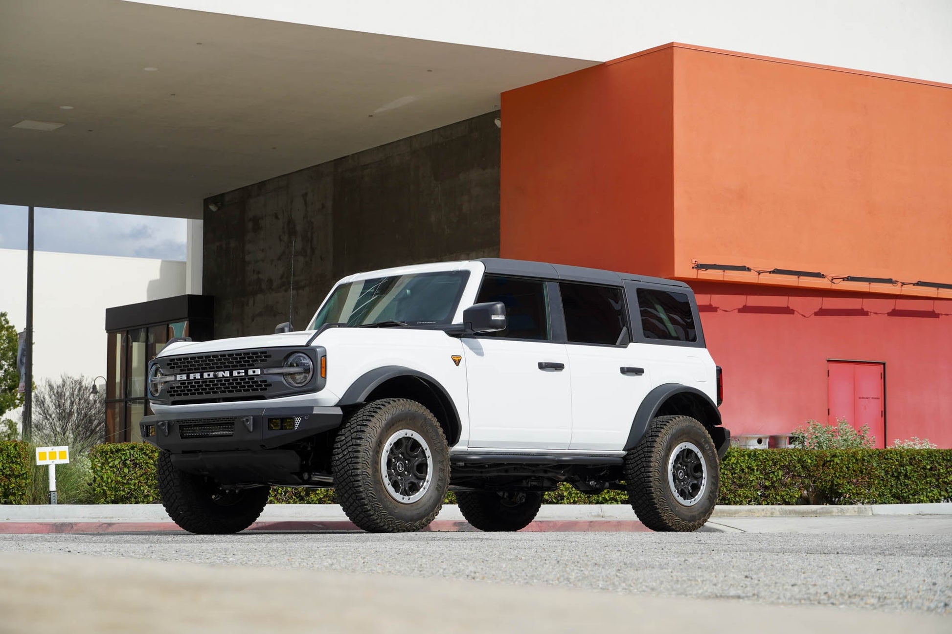 Full View with OE Plus Series Front Bumper V2 for the 2021-2024 Ford Bronco installed