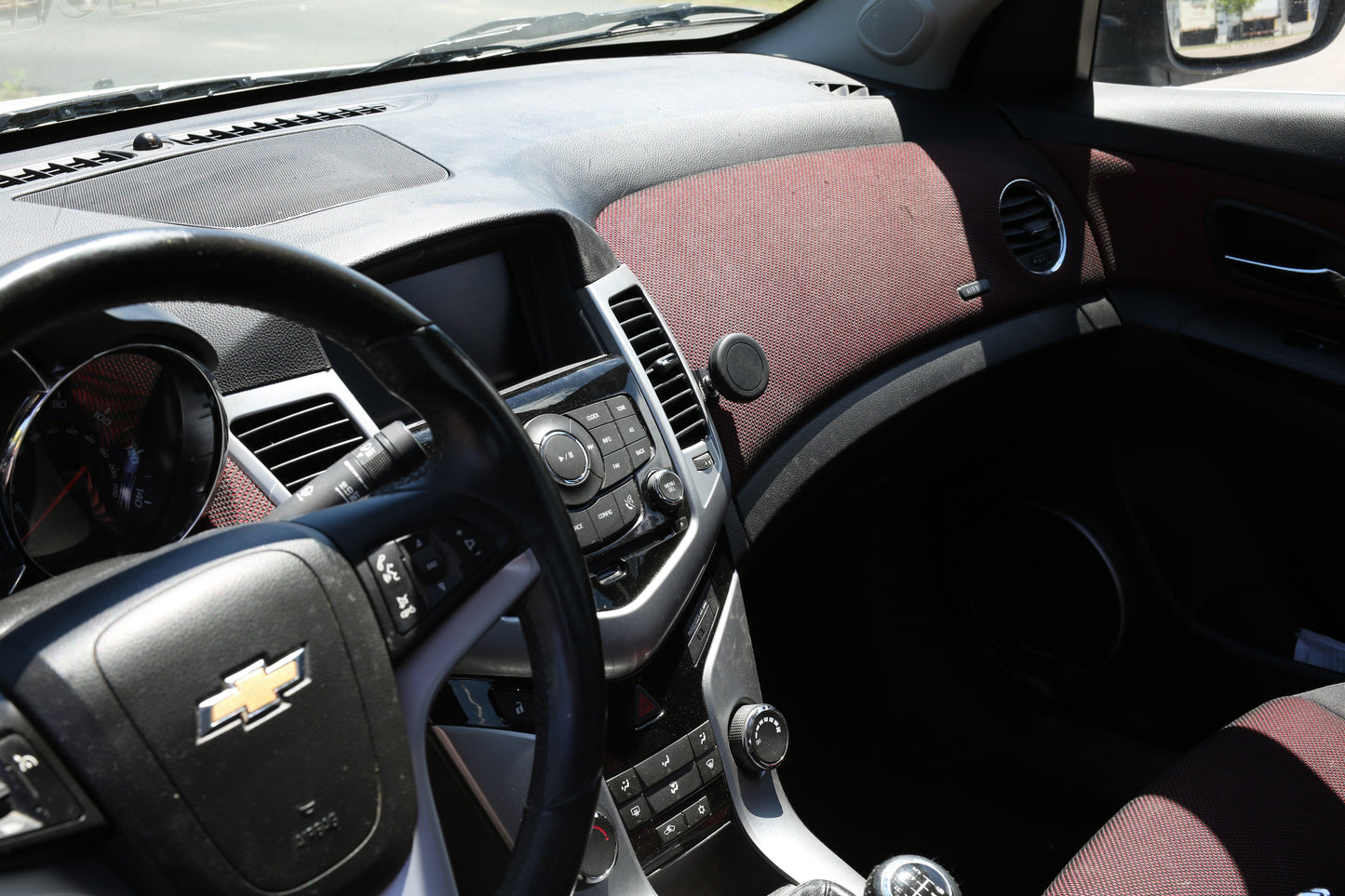 DirectFit Phone Mount: Chevrolet Cruze (2009-2015)