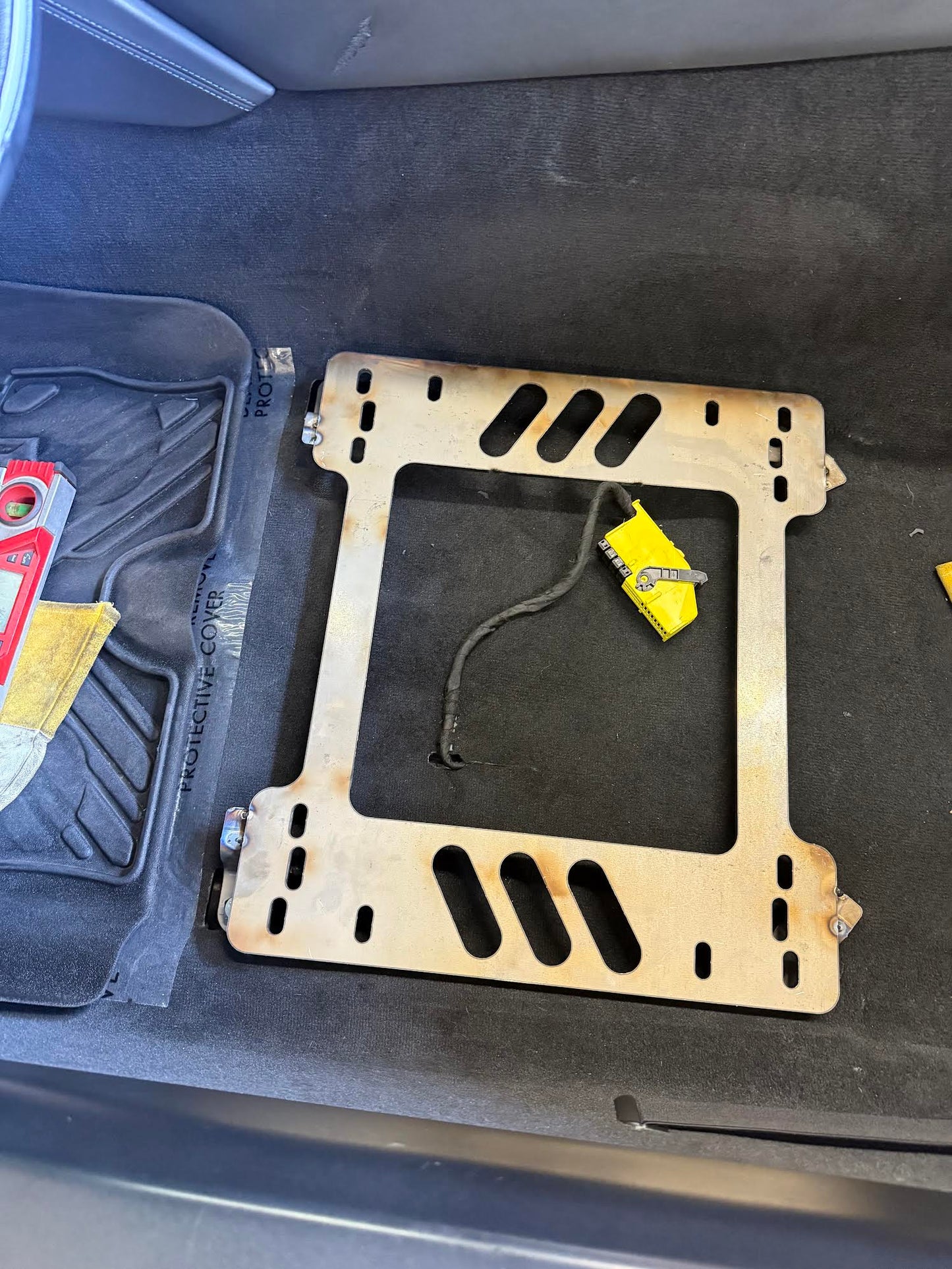 Planted Seat Bracket- BMW i8 (2014-2020) - Driver / Left