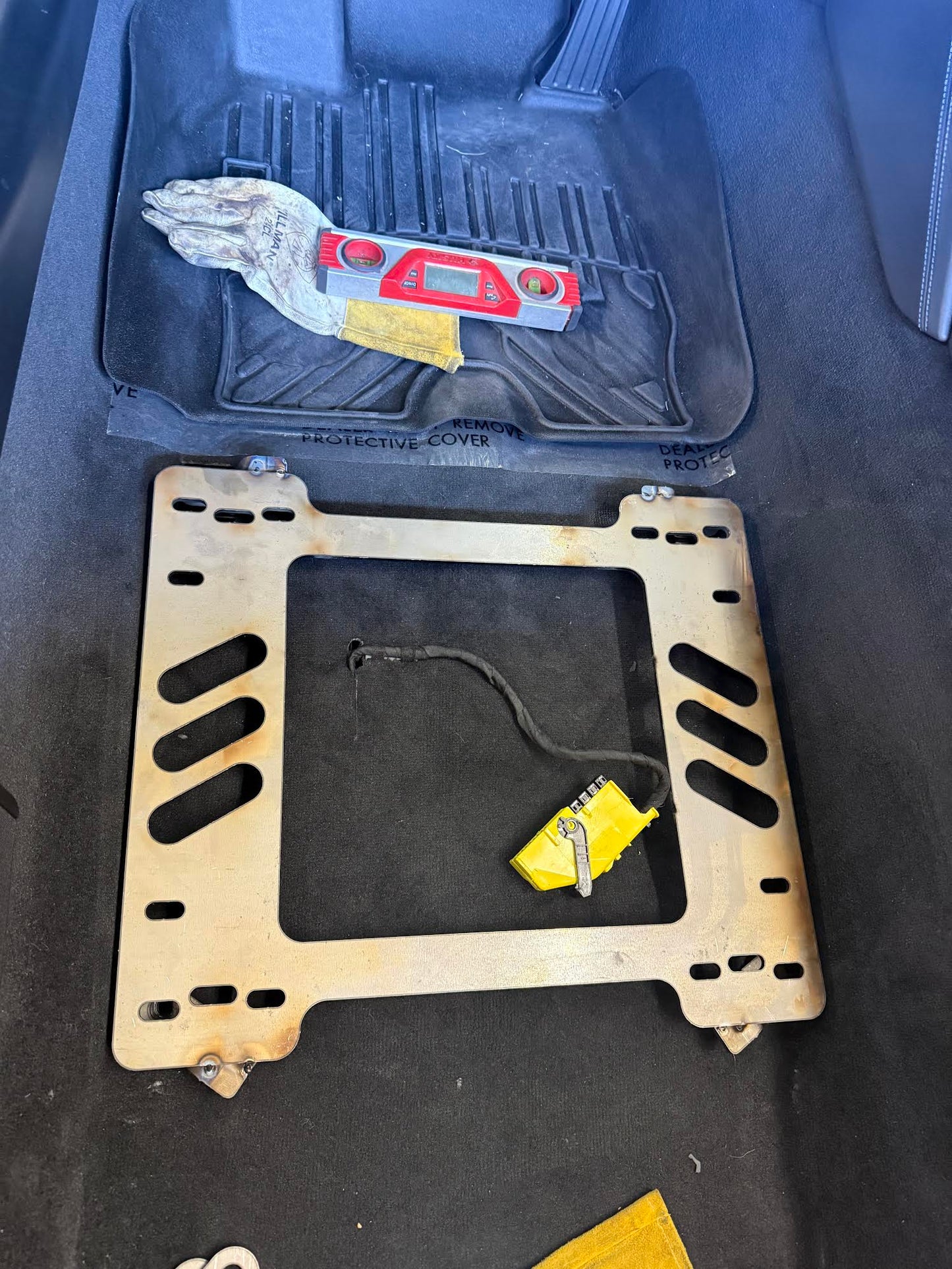 Planted Seat Bracket- BMW i8 (2014-2020) - Driver / Left
