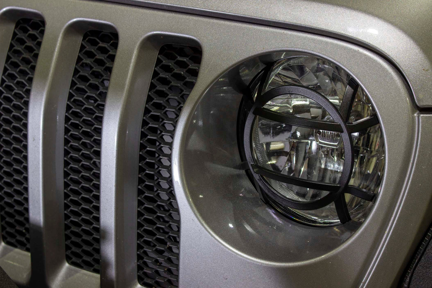 Fishbone Offroad Headlight Guards for 2018 & Up Jeep Wrangler/Gladiator FB21120