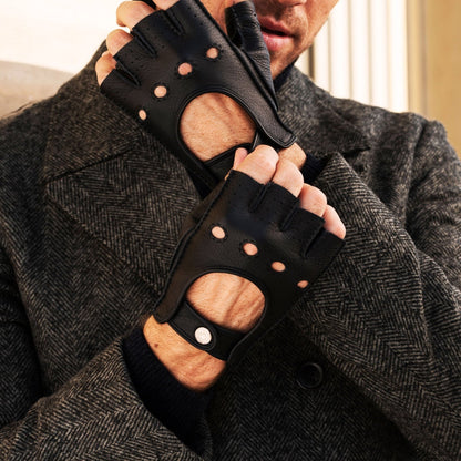 Vincenzo (black) - Fingerless Italian driving gloves made of American deerskin leather