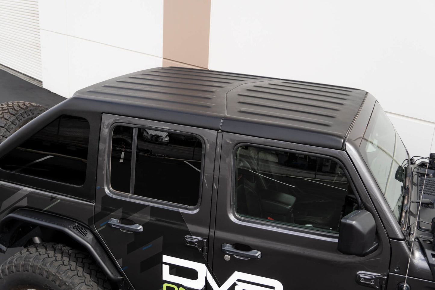 DV8 Offroad 2018-2024 Jeep JL 4 Door Razor Series Fastback Hard Top HTJL02-B