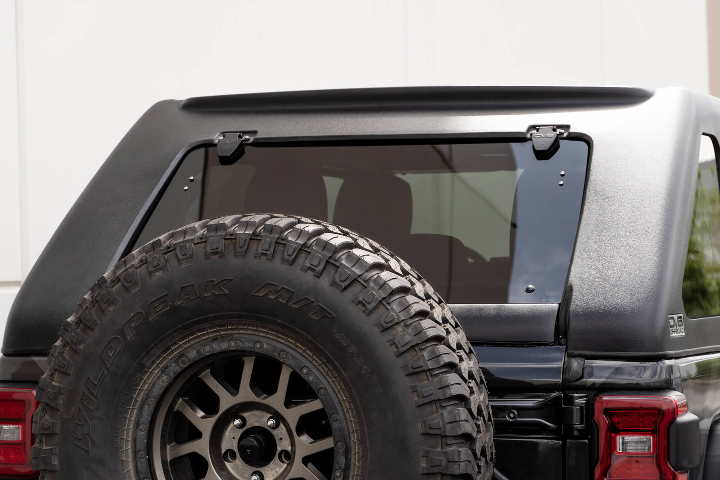 DV8 Offroad 2018-2024 Jeep JL 4 Door Razor Series Fastback Hard Top HTJL02-B