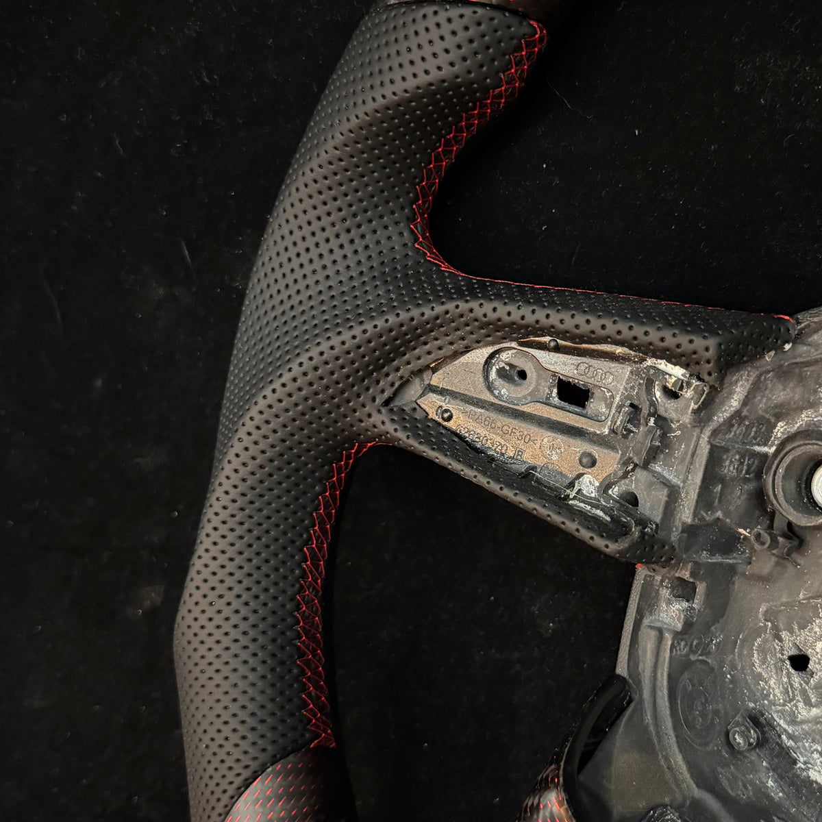 IN STOCK - 2021-2025 Audi B9.5 A/S/RS 4/5 S/RS Q7/8 Carbon Fiber Steering Wheel