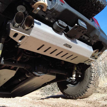 JLU 392 MUFFLER & TIP SKID