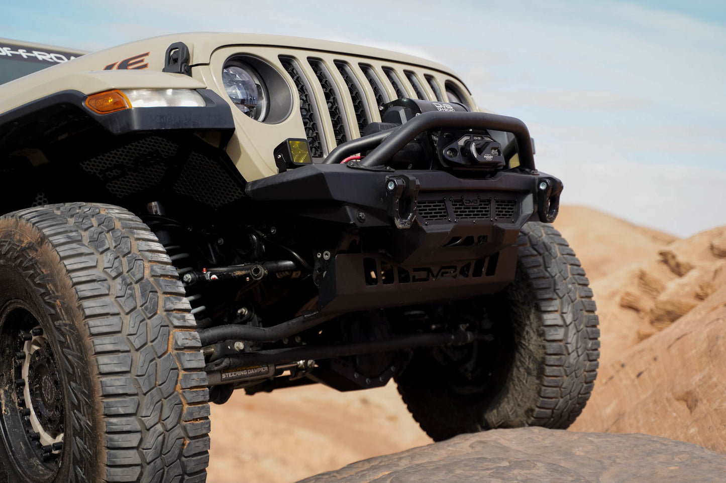 DV8 Offroad 2018-2024 Jeep JL & JT | Sway Bar Disconnect Skid Plate SPJL-02