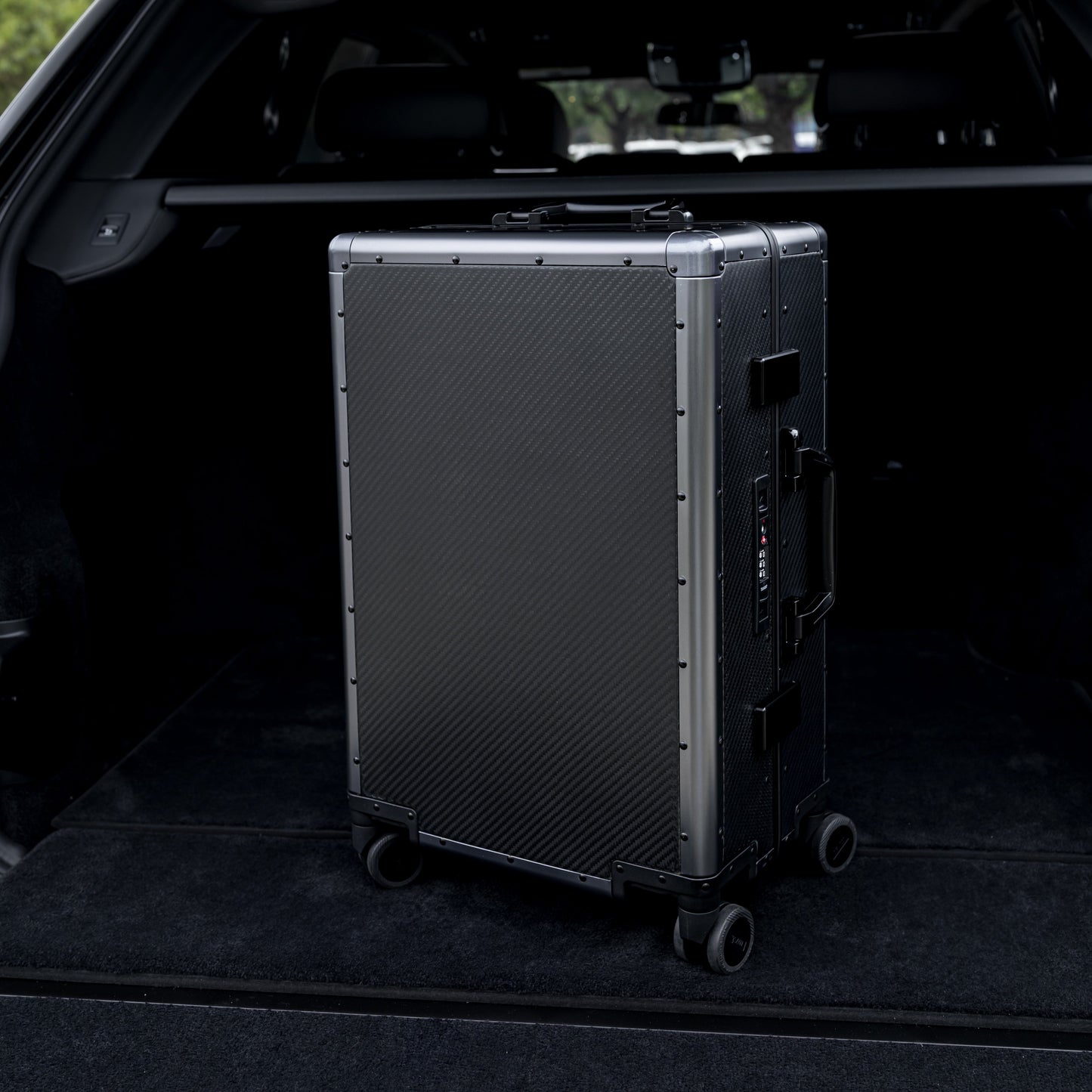 Carbon X 2.0 Carbon Fiber Suitcase Gunmetal
