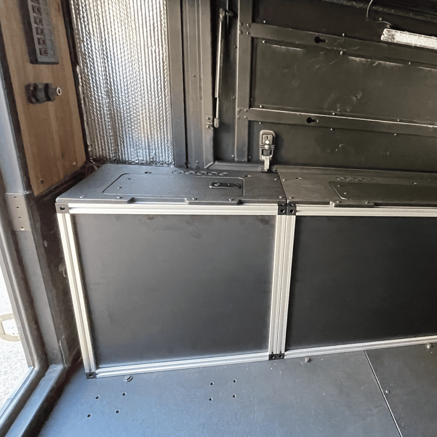 Alu-Cab Canopy Camper V2 - Toyota Tacoma 2005-2023 2nd & 3rd Gen. - Rear Utility Module - 5' Bed