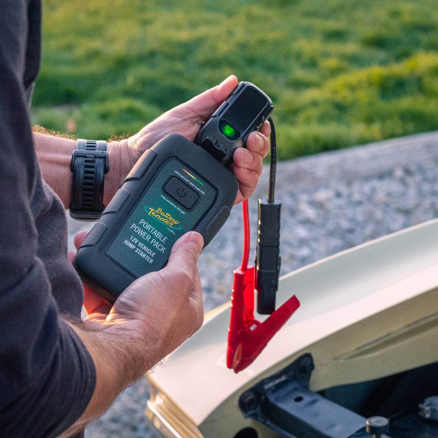 600 AMP Jump Starter - 6400 mAh Power Bank