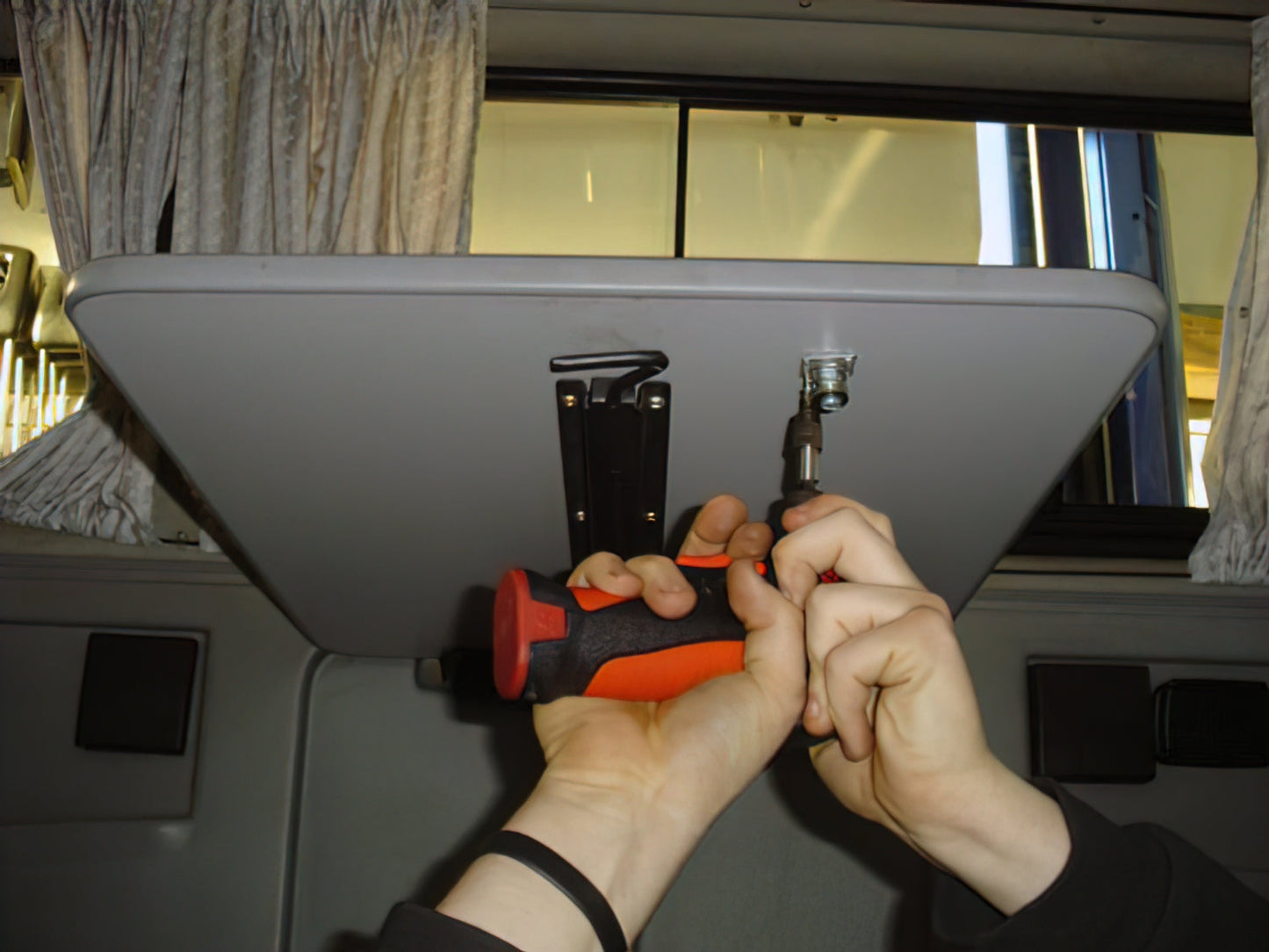 Table Latch [Late Vanagon]