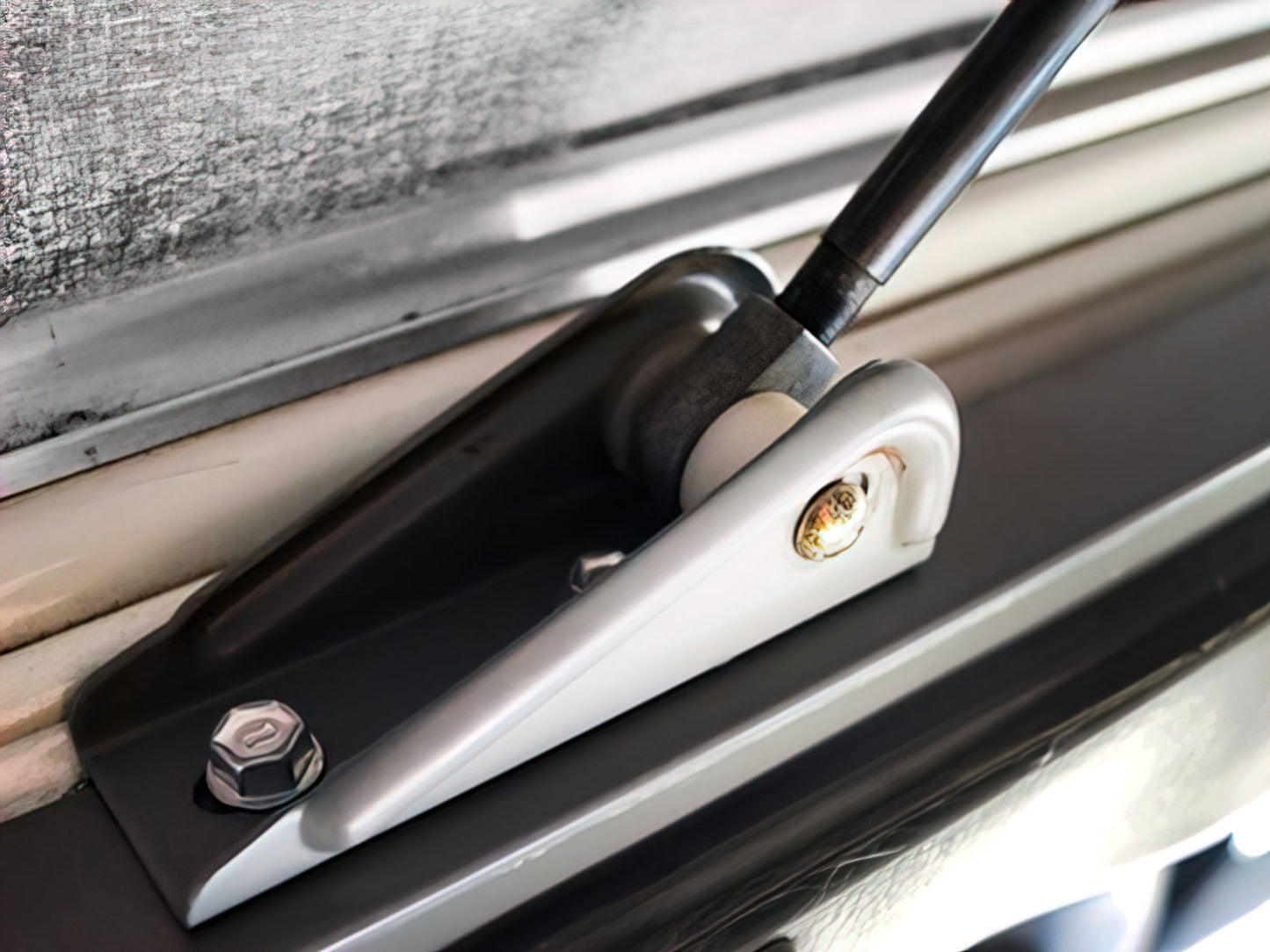 Pop-Top Lift Assist [Eurovan Weekender]