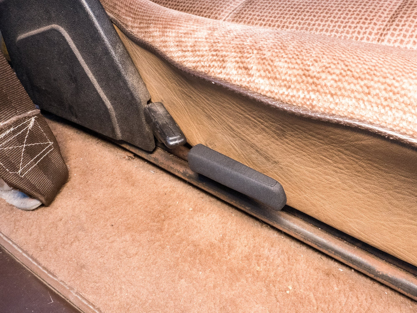 Seat Fore/Aft Knob Kit