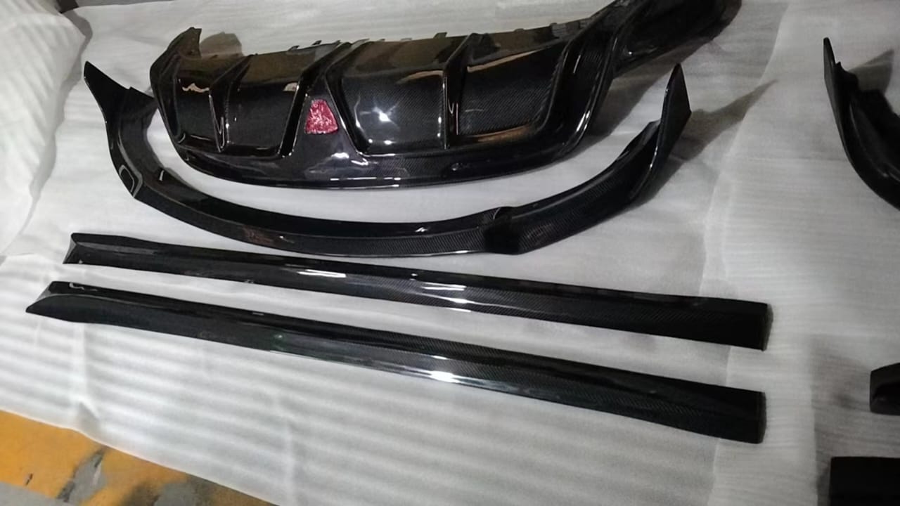 Fusion Atom Model Y Dry Carbon Fiber Body Kit