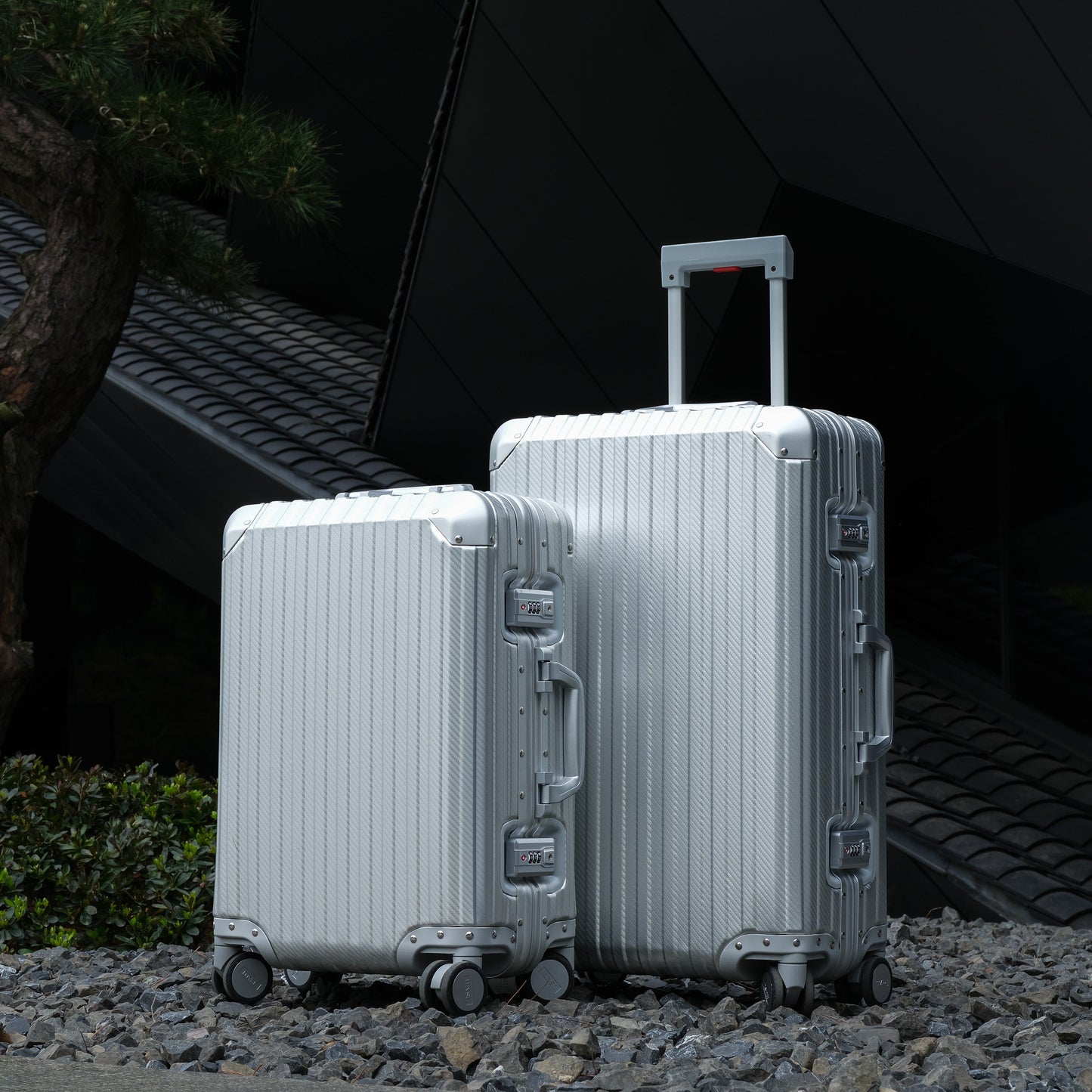 TREVA Aluminum Suitcase Silver
