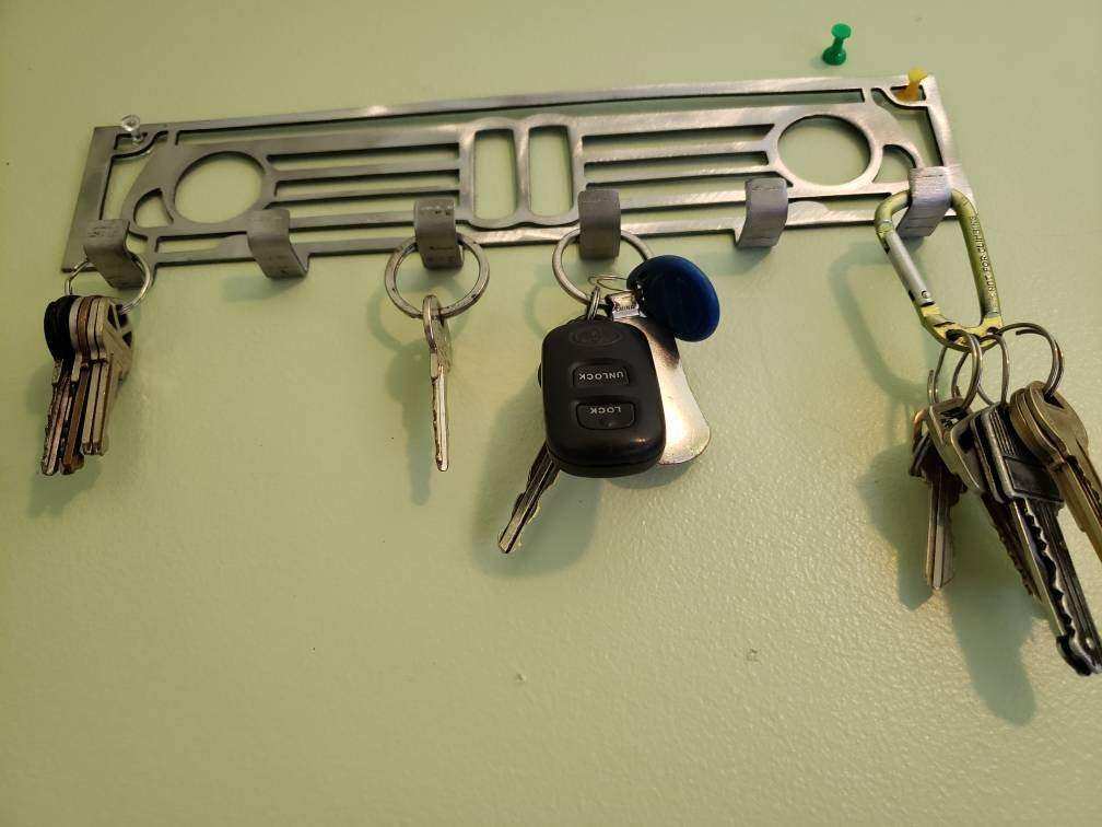 BMW 2002 Grill Keychain Rack – Classic Euro Steel Wall Mounted Organizer