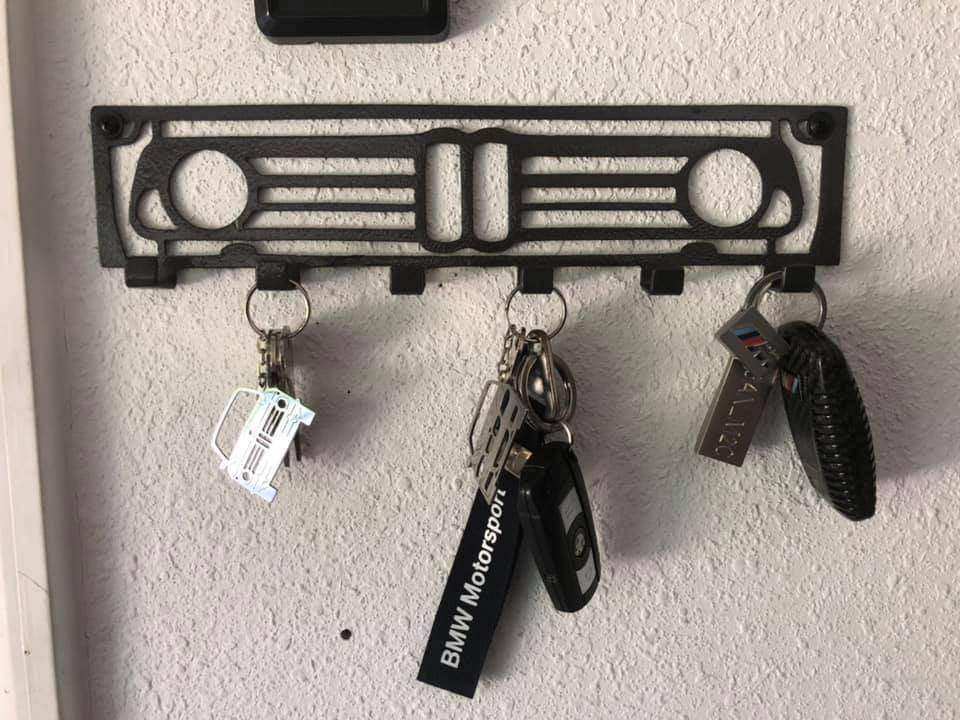 BMW 2002 Grill Keychain Rack – Classic Euro Steel Wall Mounted Organizer