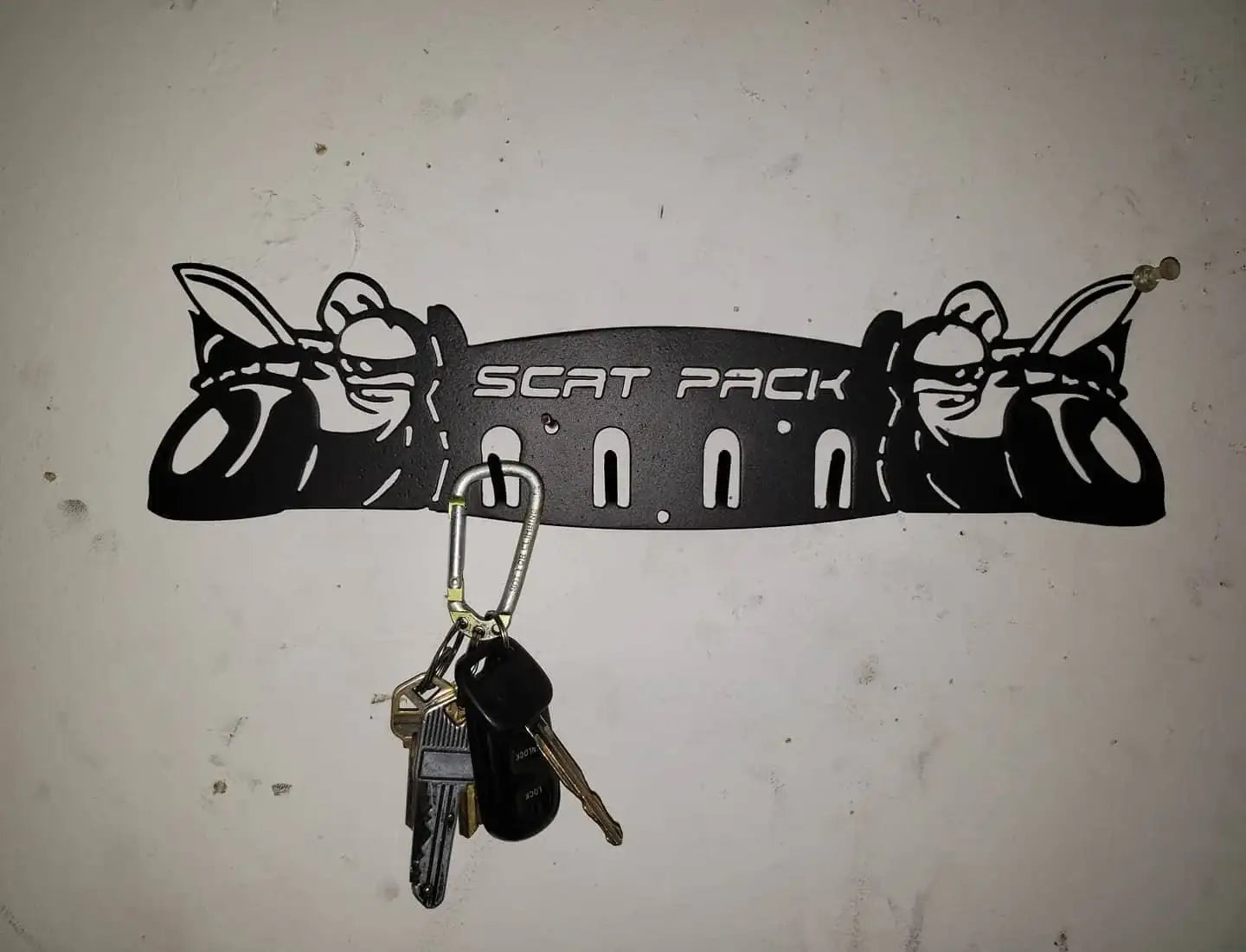 Dodge SRT Scat Pack Keychain Rack – Steel Wall Mounted Muscle Car Organizer