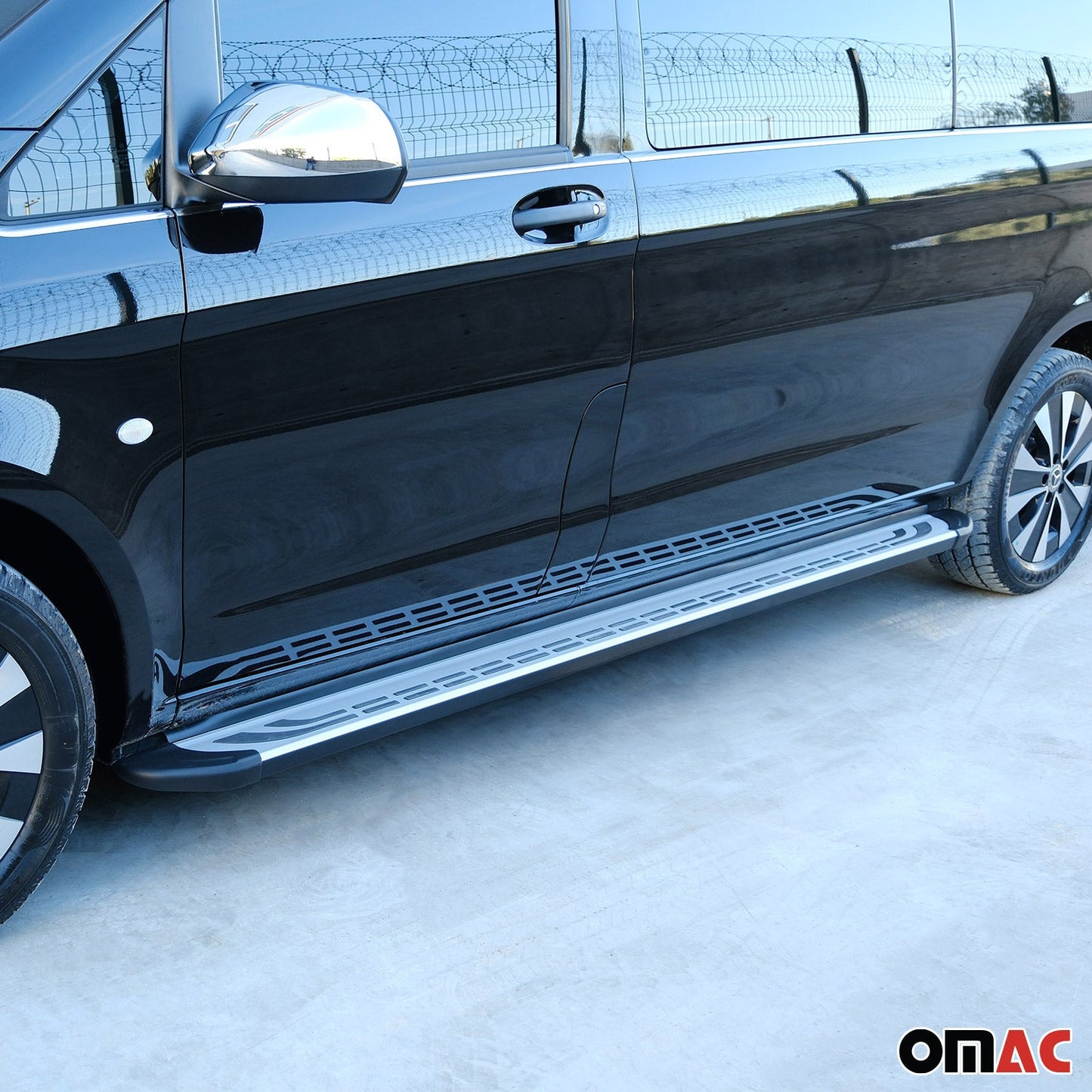 OMAC Alu Side Step Nerf Bars Running Board for Nissan Qashqai 2020-2023 Black Silver G003414
