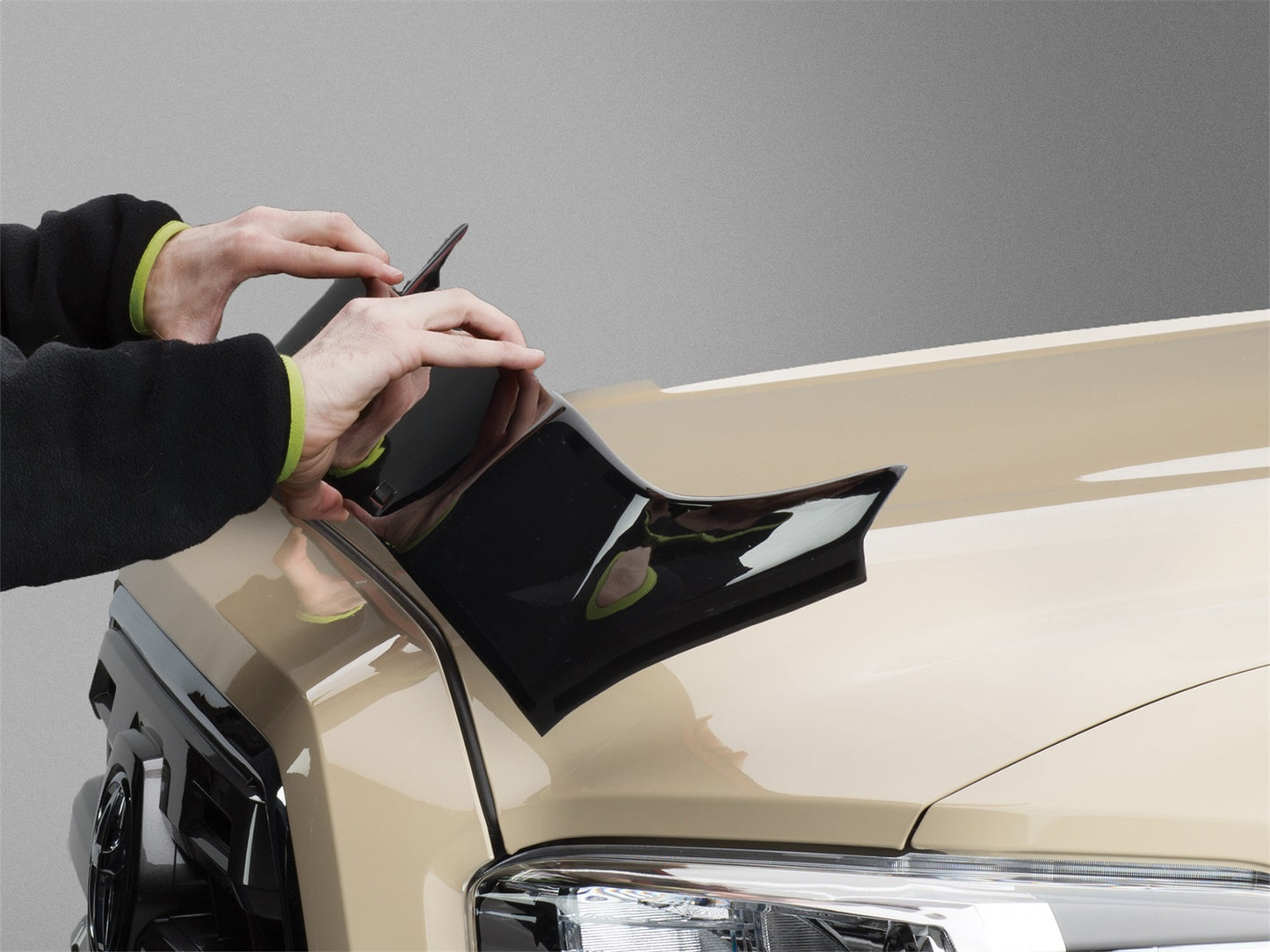 WeatherTech Low Profile Aerodynamic Hood Protector 55232