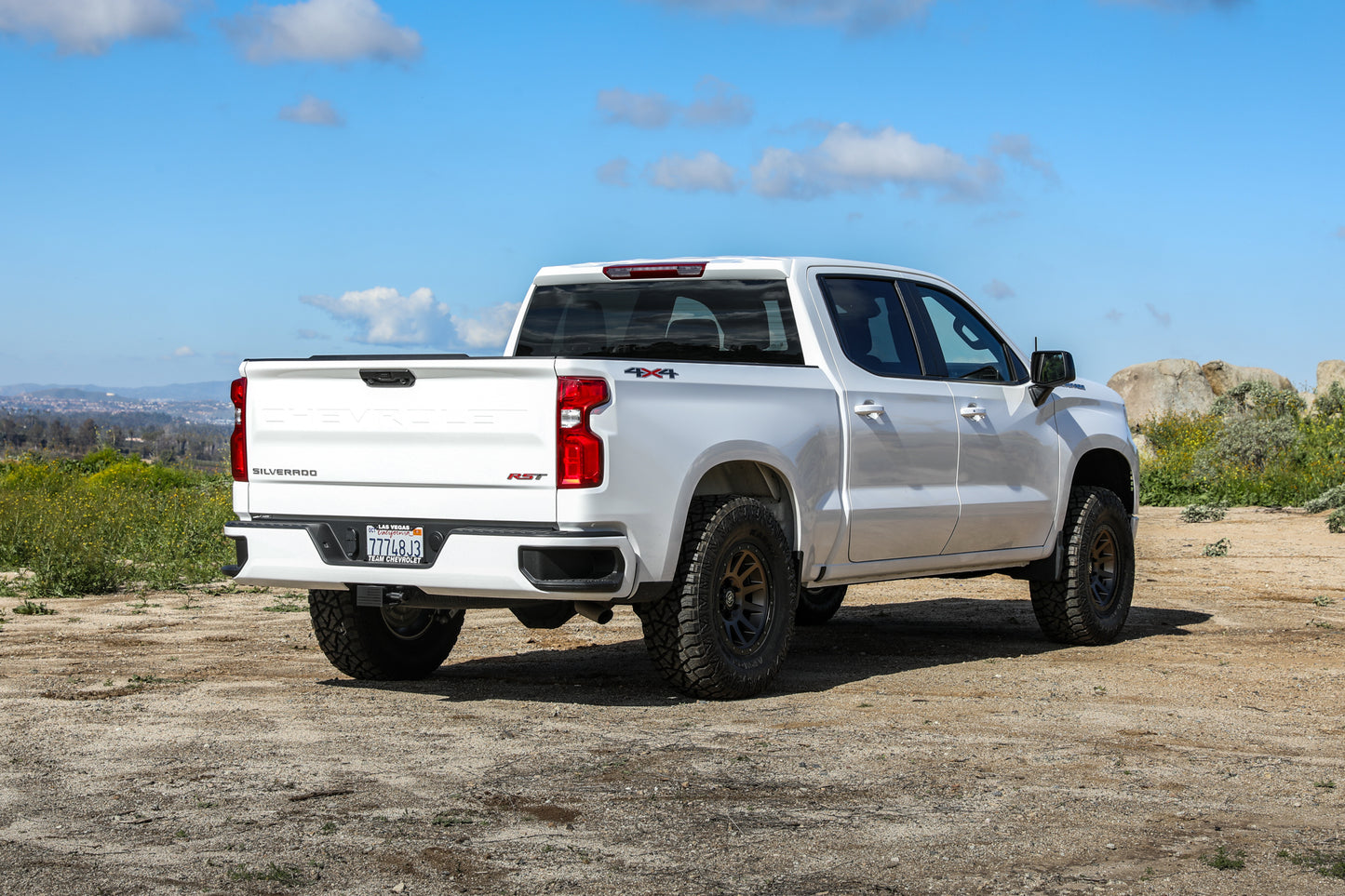 ICON Vehicle Dynamics 19-23 GM 1500 2.375-3.75" Lift Stage 2 EXP Suspension System Tubular K73072T