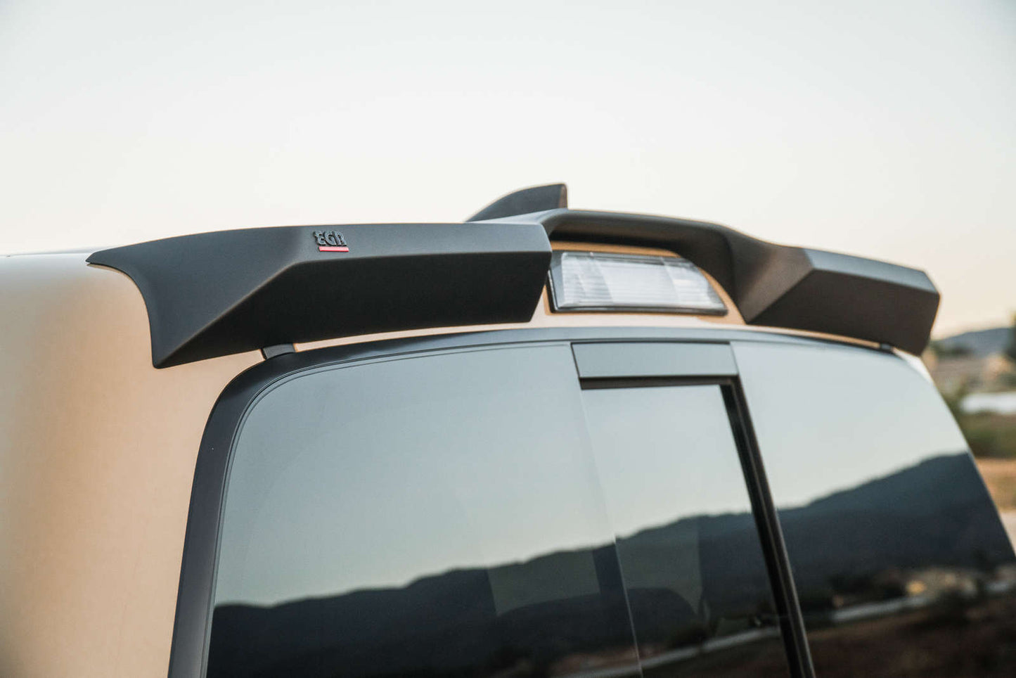 EGR - 985089 - USA Black Smooth Style Cab Spoilers
