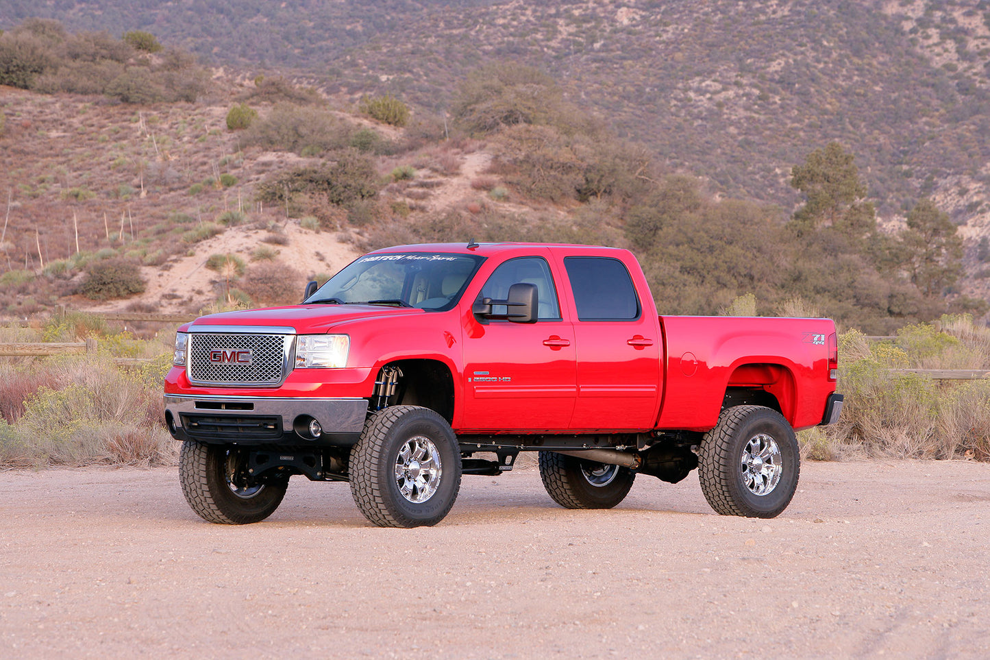 Fabtech 8" PERF SYS W/PERF SHKS 07-08 GM C/K2500HDC/K3500 NON DUALLY K1030