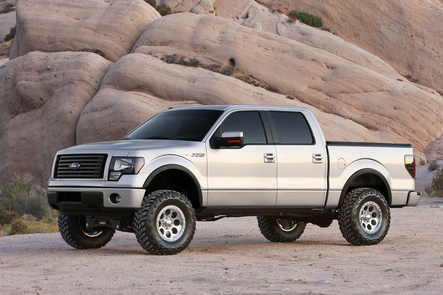 Fabtech 6" BASIC SYS GEN II W/PERF SHKS 2009-13 FORD F150 4WD K2190